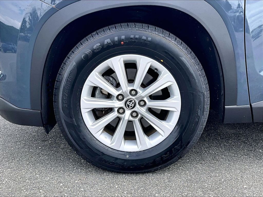 Used 2024 White Toyota XLE image 7