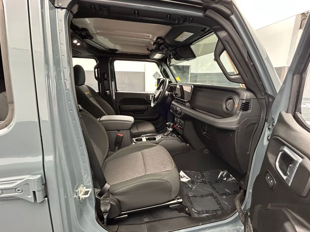 Used 2024 Anvil Clear Coat Jeep Mojave image 12