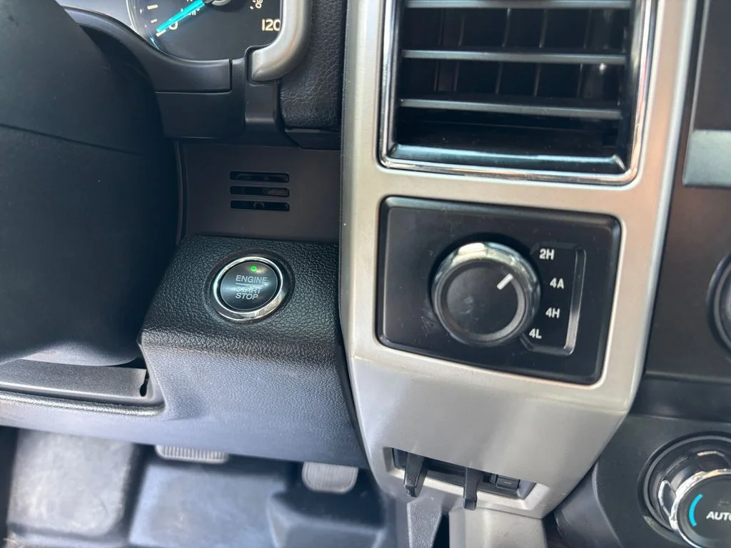 Used 2019 Silver Ford Lariat image 29
