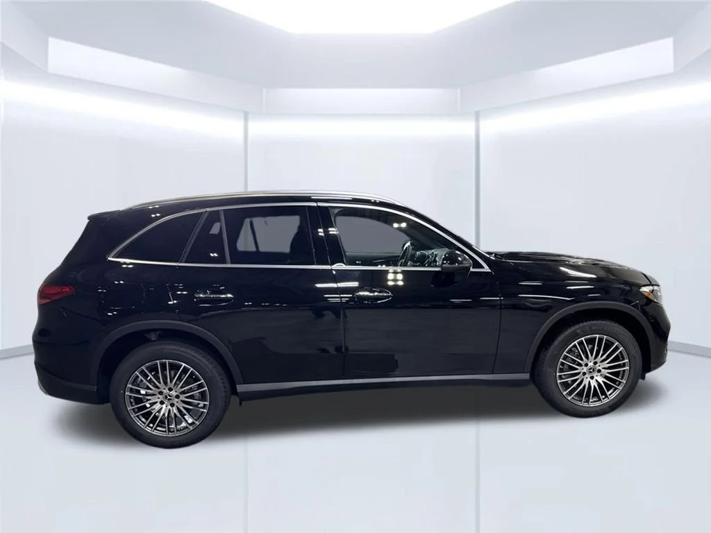 New 2026 Black Mercedes-Benz GLC 300 image 41
