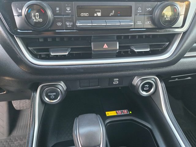 Used 2025 Off-white Toyota XLE image 15