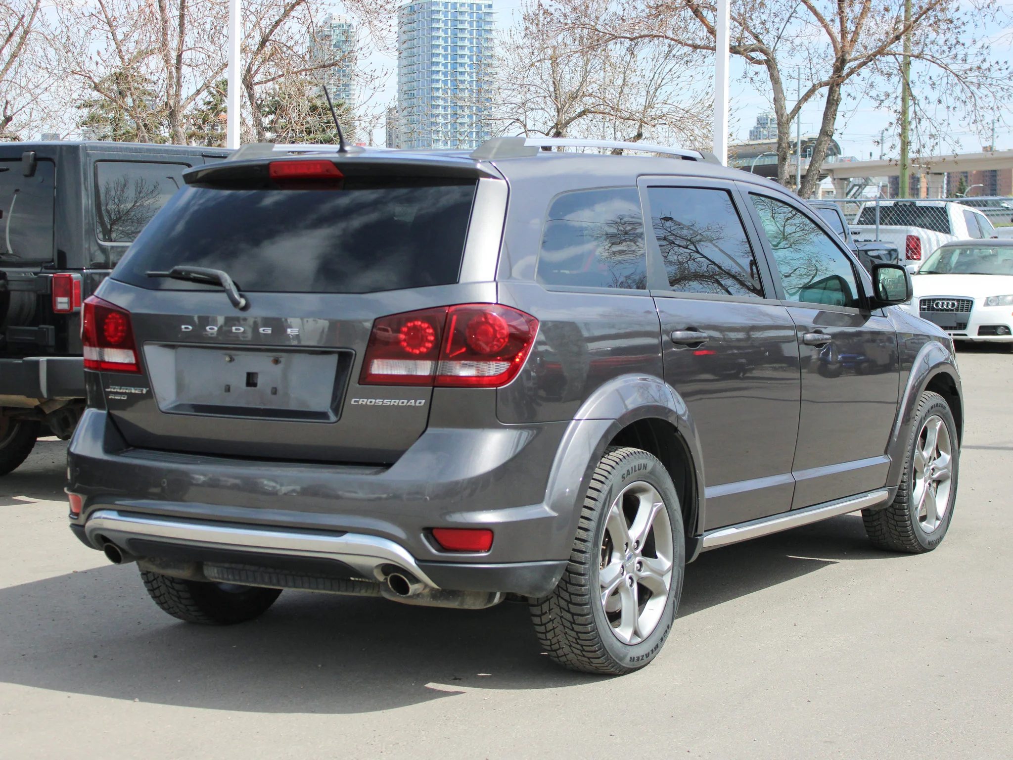 Used 2017 Grey Dodge Crossroad * No Accidents | Heated Seats | V6 | Remote Start | Alpine image 14
