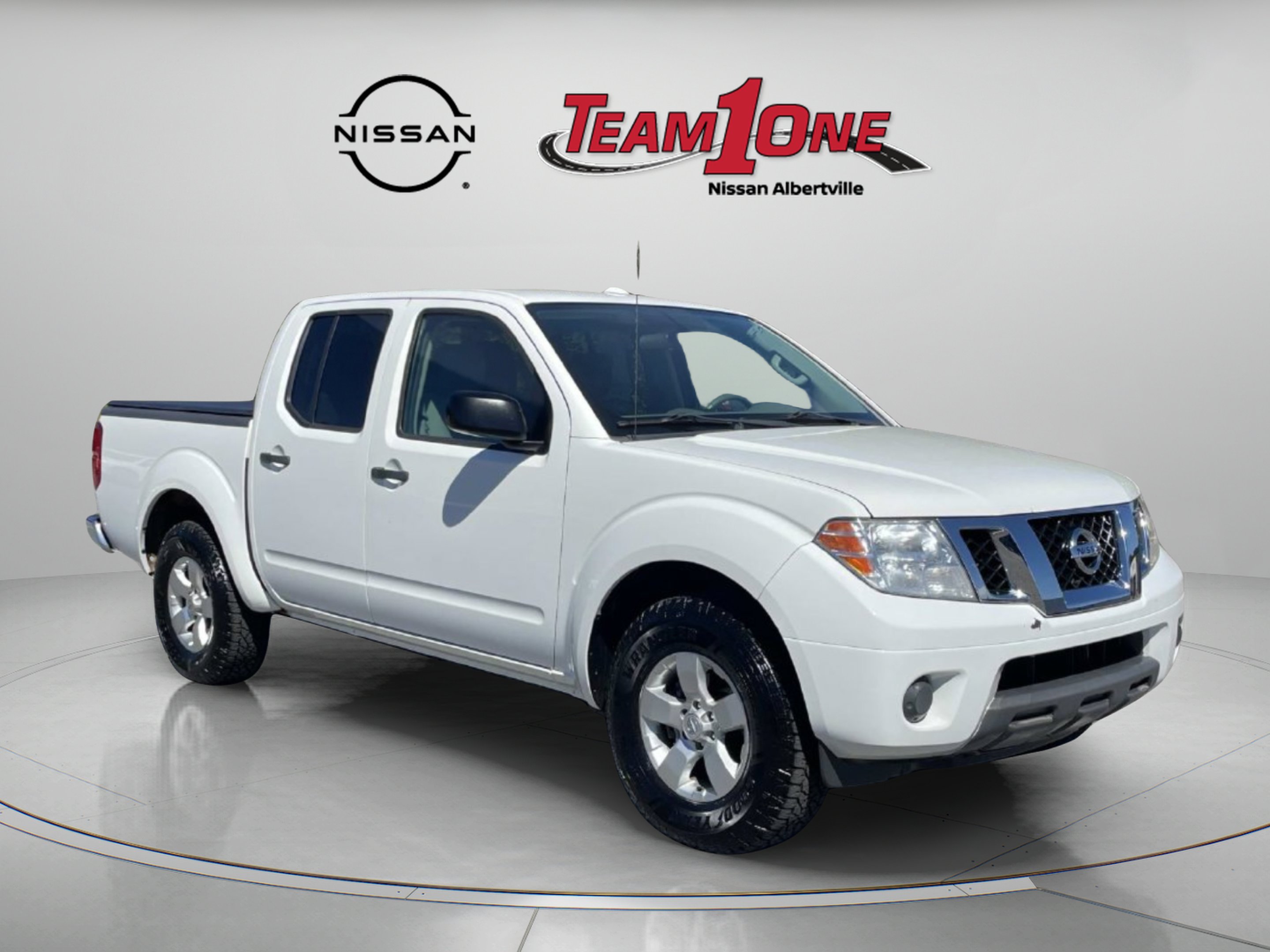 Used 2013 White Nissan SV image 1
