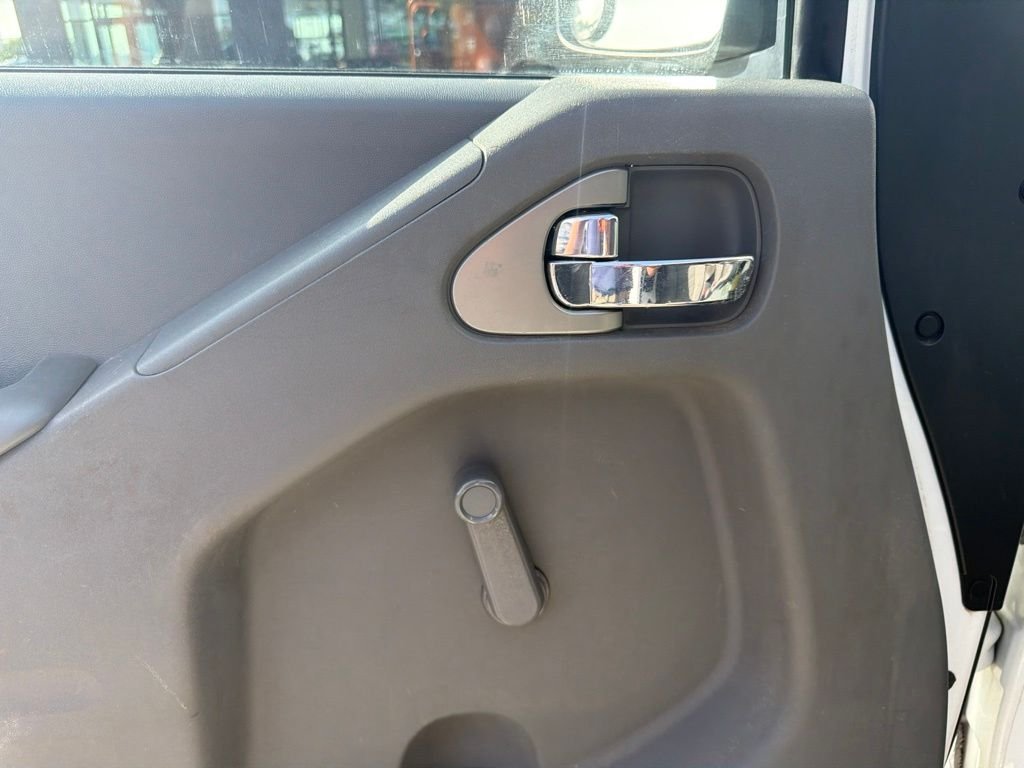 Used 2015 White Nissan S image 10