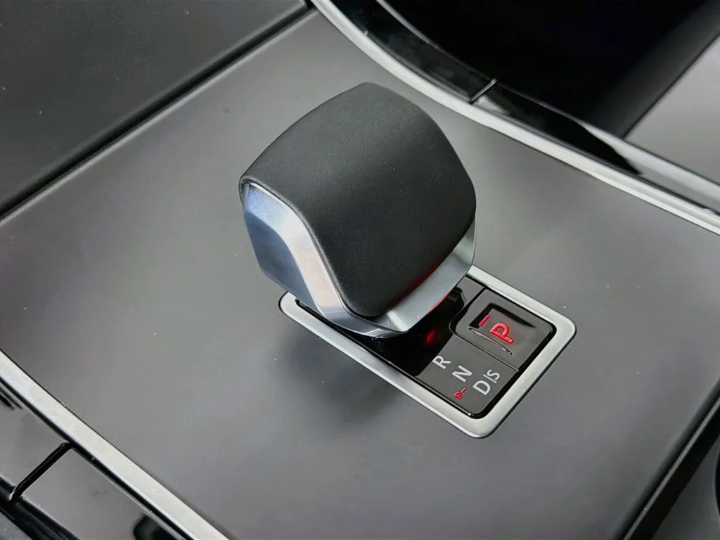 New 2026 Santorini Black Land Rover S image 17