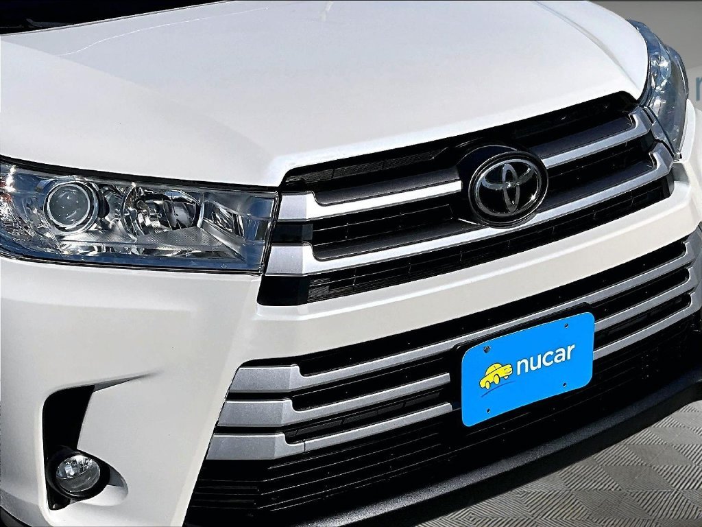 Used 2019 Blizzard Pearl Toyota XLE image 31