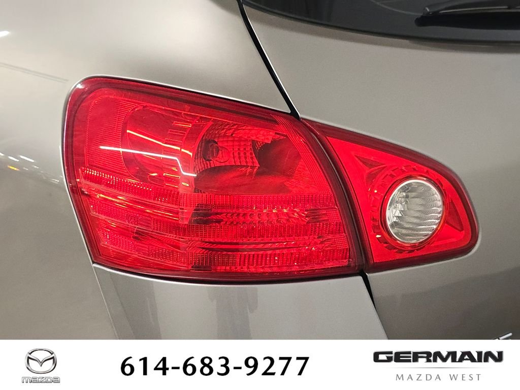 Used 2011 Gray Nissan S image 17