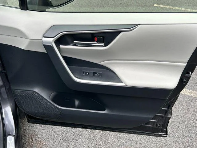 Certified Used 2025 MAGNETIC GRAY MET. Toyota  image 33