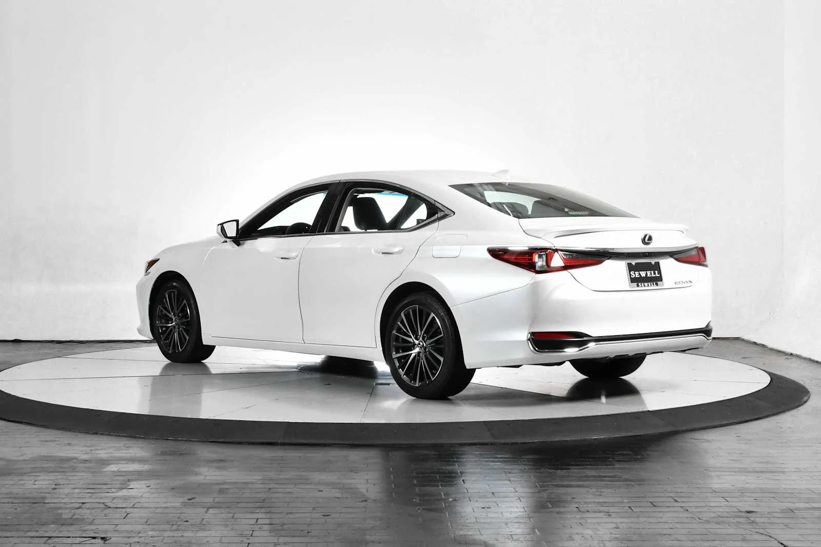 Certified Used 2024 EMINENT WHITE PEARL Lexus  image 4