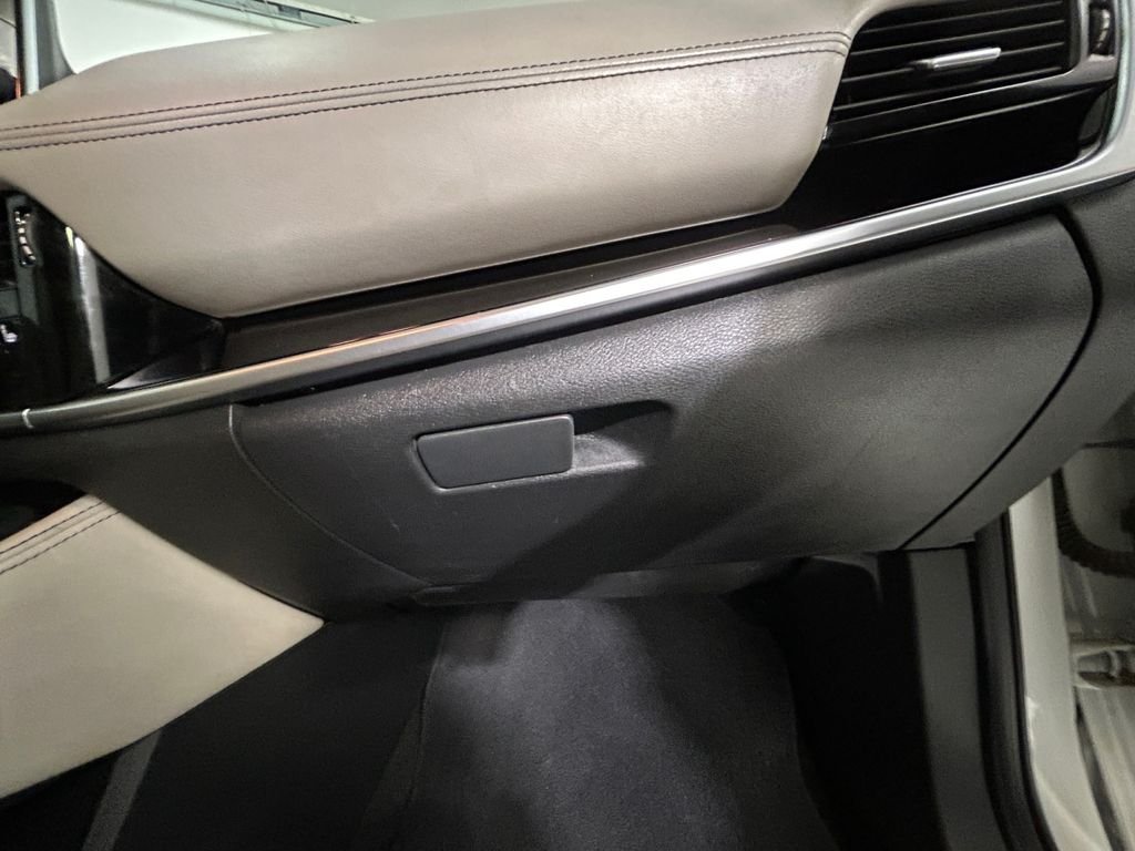 Used 2023 White Nissan SL image 24