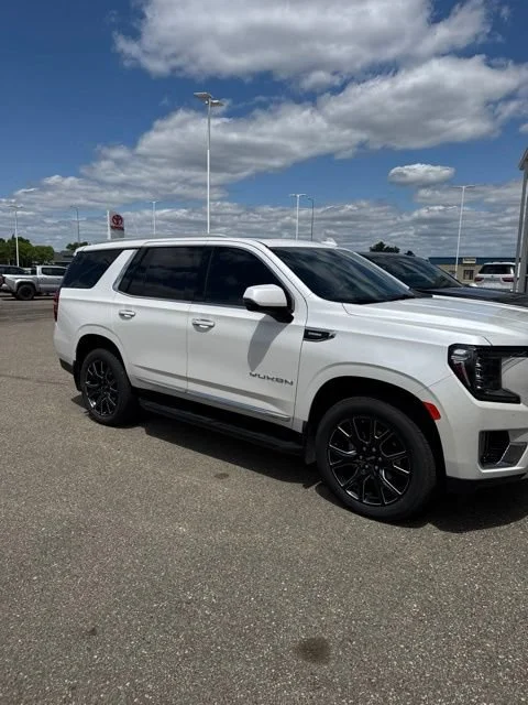 Used 2024 White Frost Tricoat GMC SLT image 2