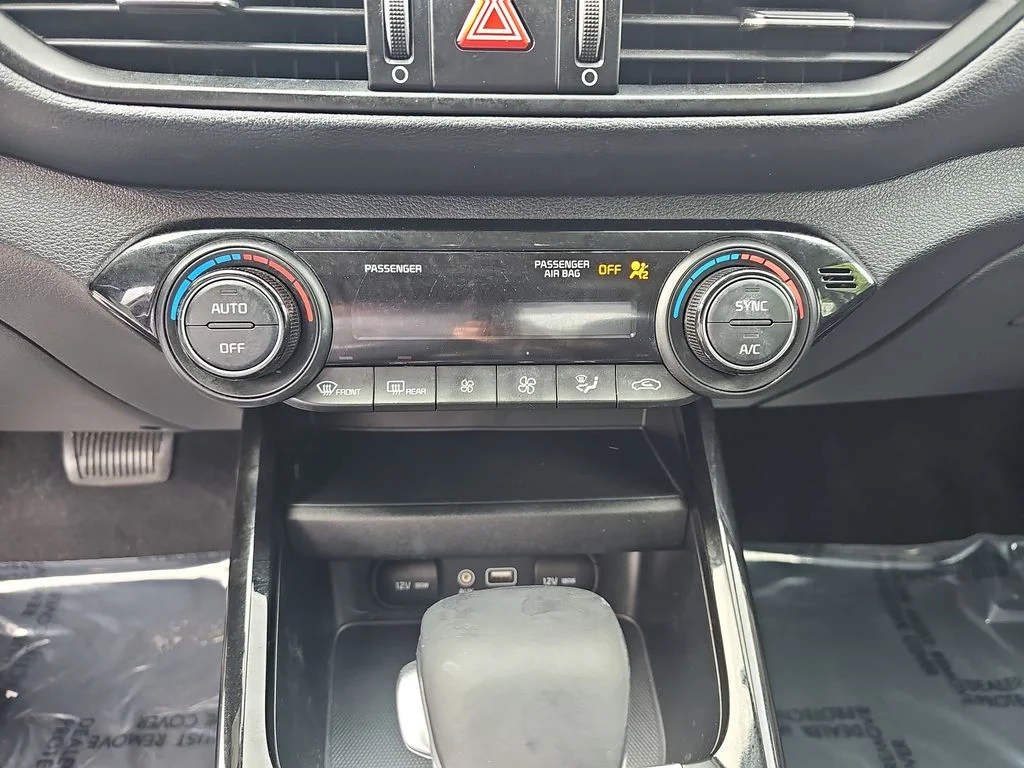 Used 2019 White Kia S image 24