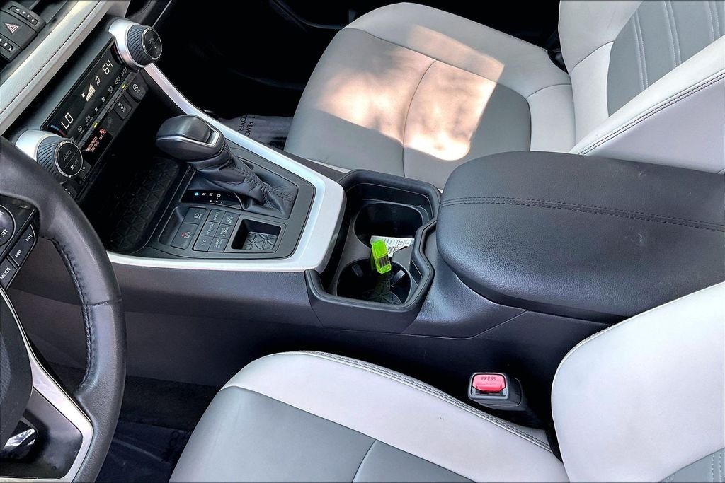 Used 2021 Silver Toyota XLE Premium image 22