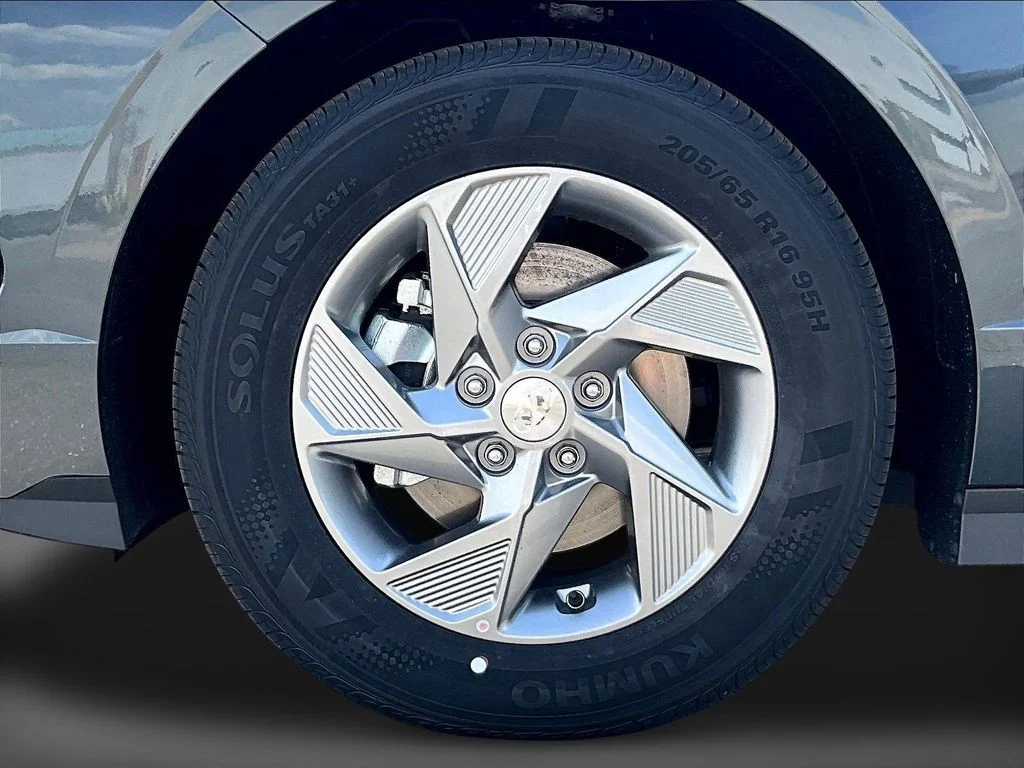 New 2026 Gray Hyundai SE image 9