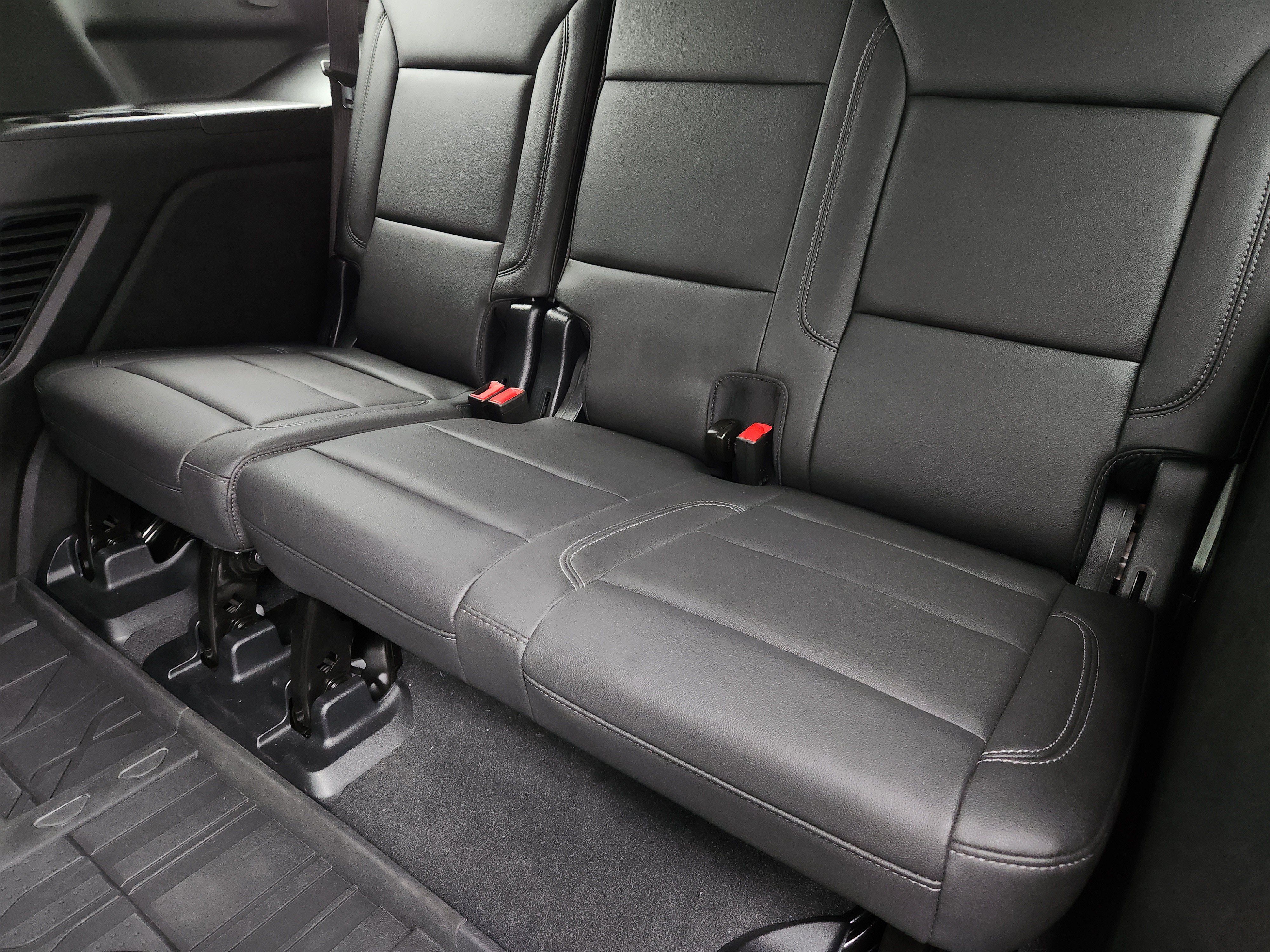Used 2025 Summit White Chevrolet LT image 33