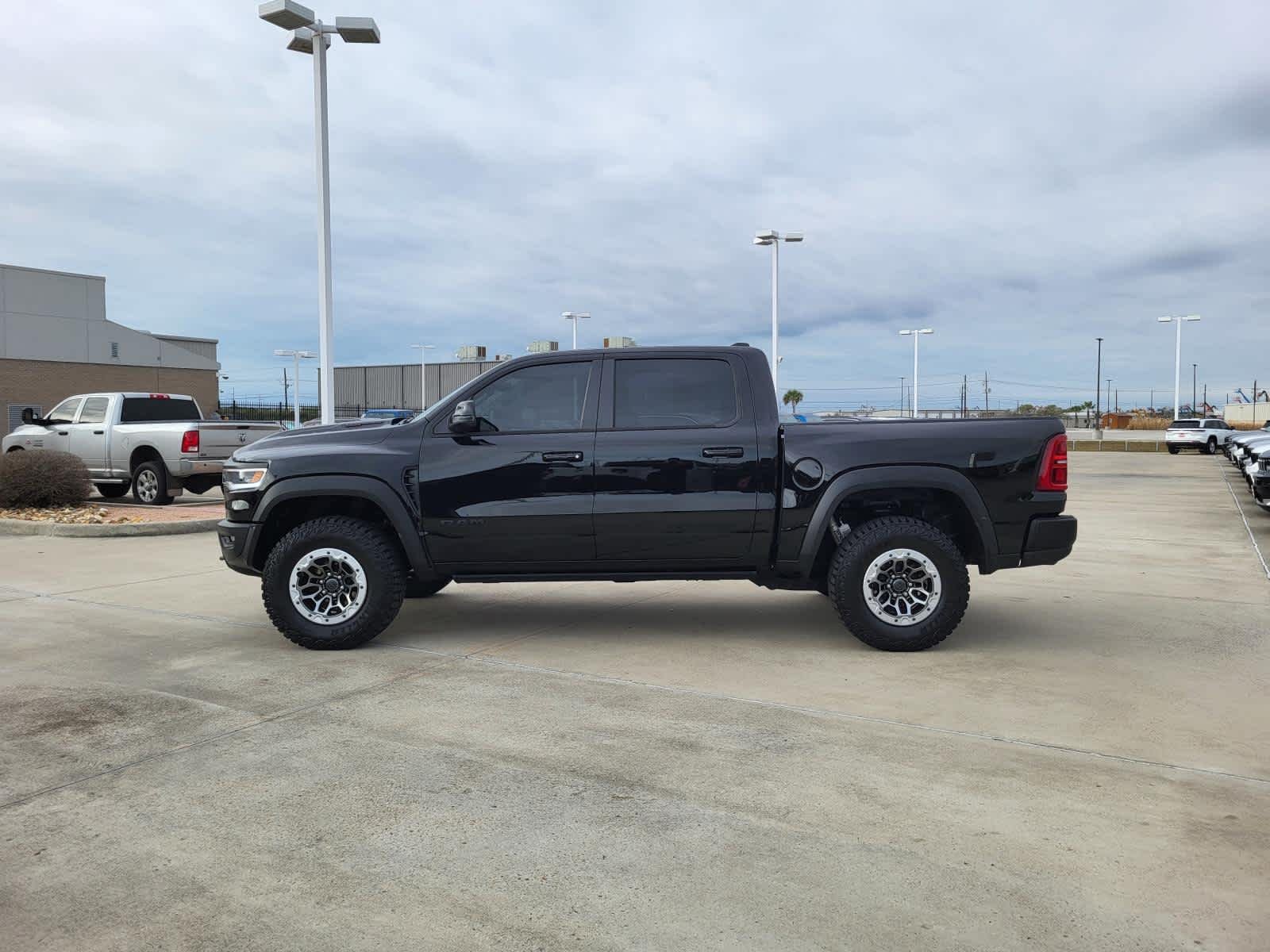 New 2026 Diamond Black Crystal Pearlcoat Ram RHO image 2