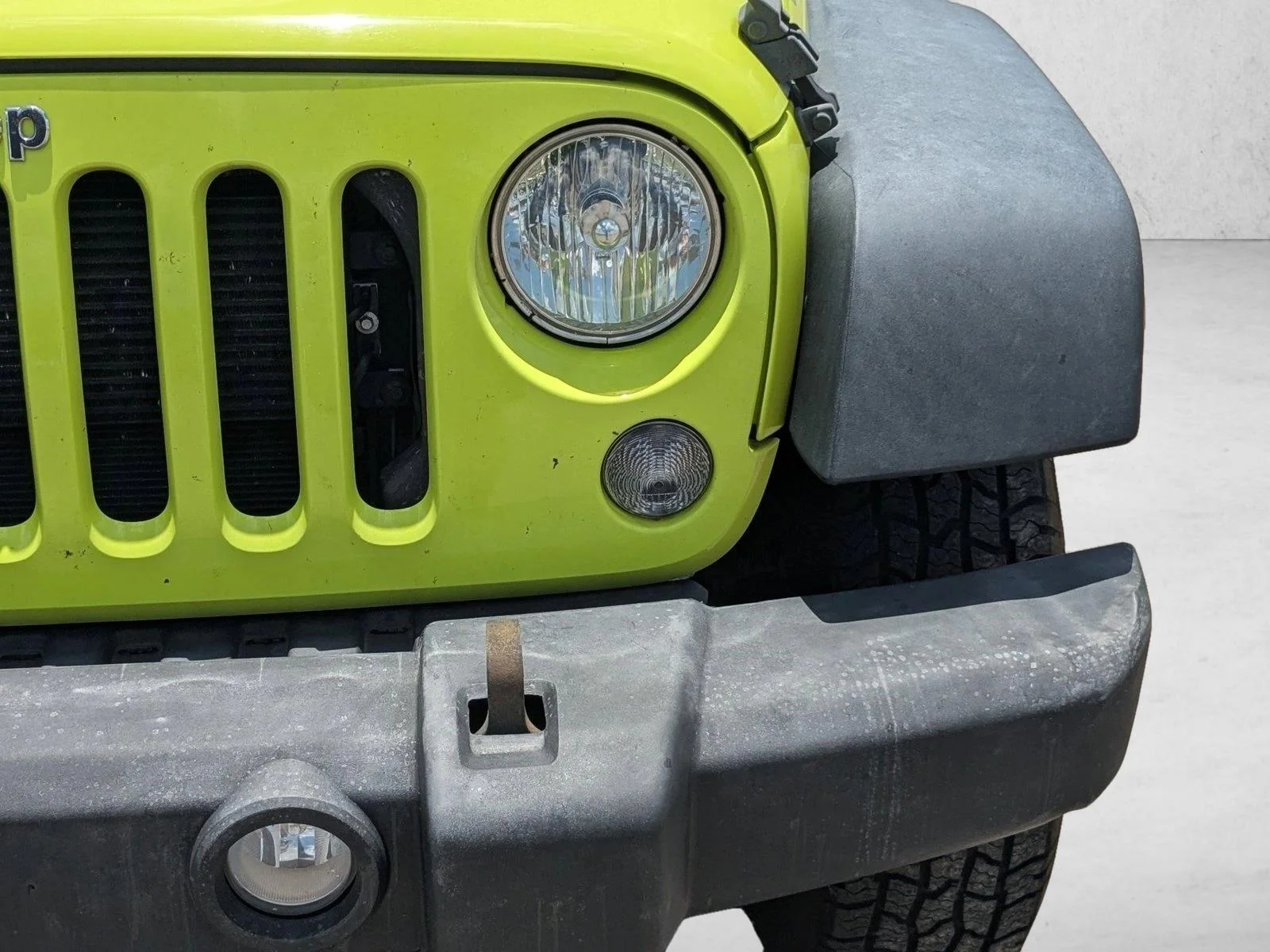 Used 2017 Hypergreen Clearcoat Jeep Sport image 9