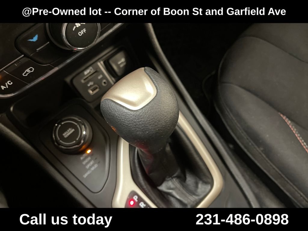 Used 2017 Green Jeep Latitude image 24