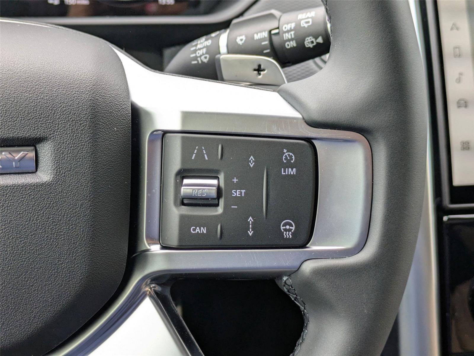 Used 2026 Fuji White Land Rover Dynamic SE image 18
