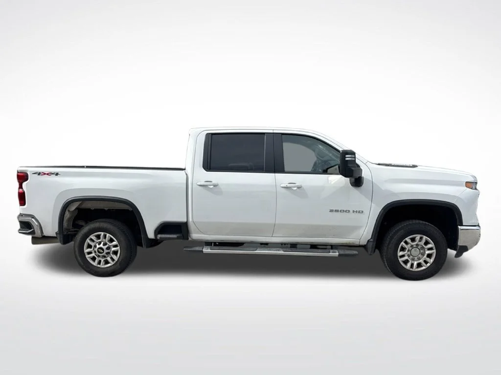 Certified Used 2025 Summit White Chevrolet LT image 4