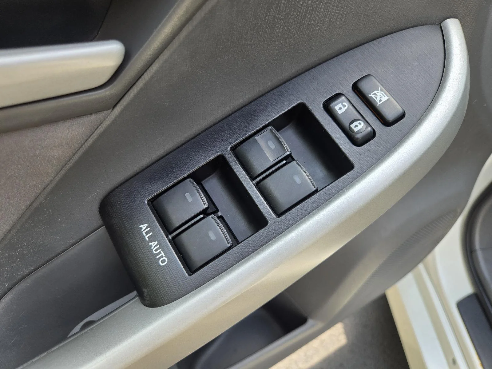 Used 2011 Blizzard Pearl Toyota II image 13