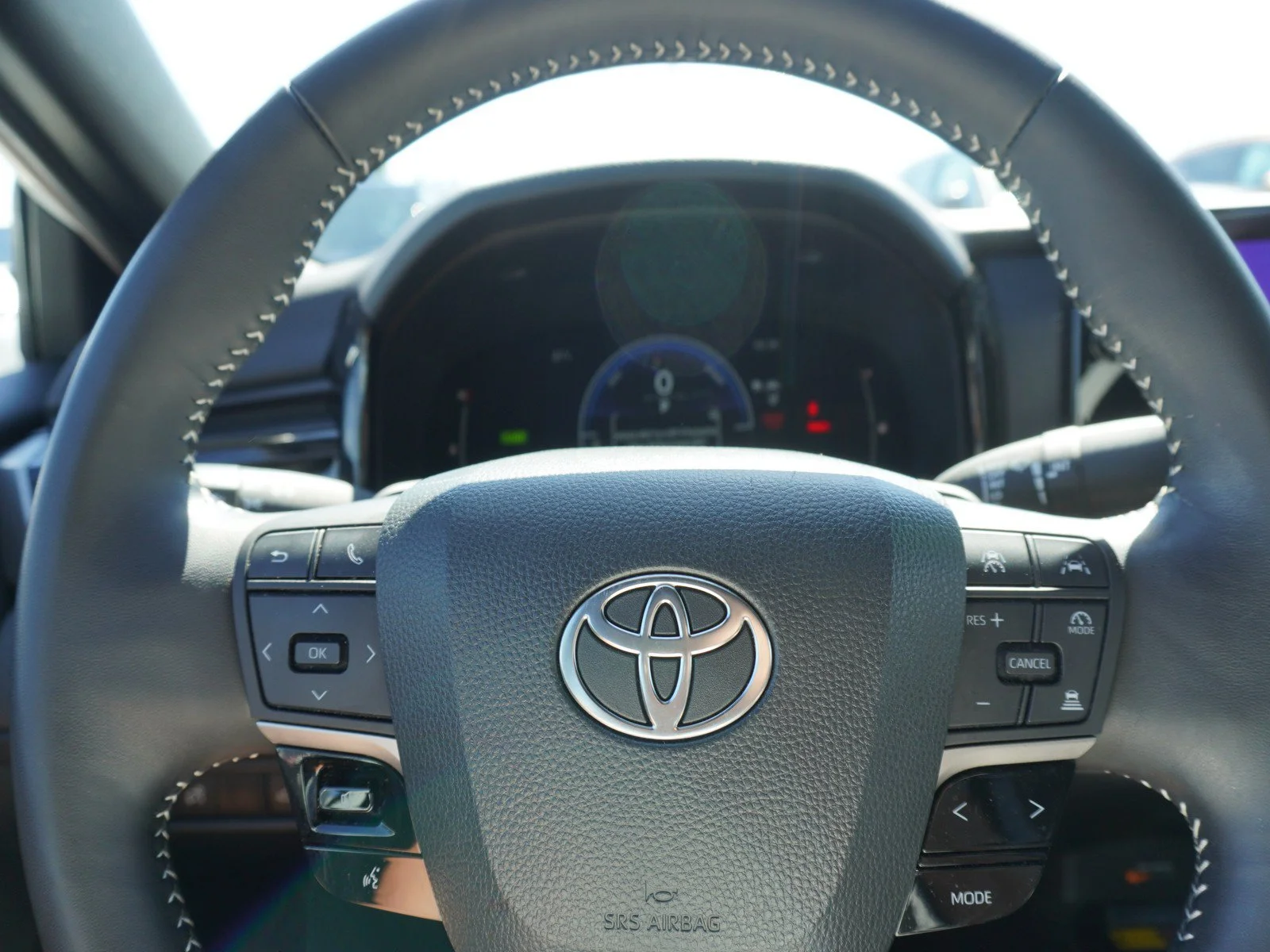 Used 2025 Ice Cap Toyota SE image 23