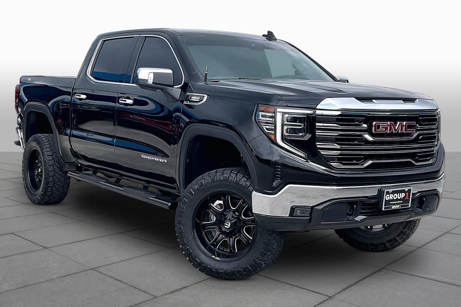 Used 2023 Onyx Black GMC SLT image 3
