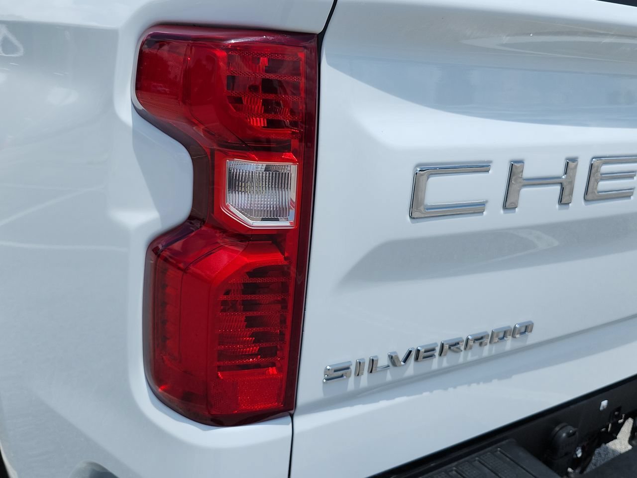 Used 2022 Summit White Chevrolet LT image 7