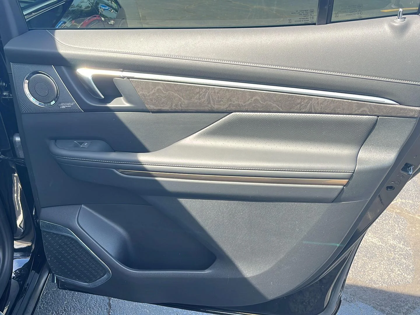 Used 2025 Ebony Twilight Metallic Buick Avenir image 30