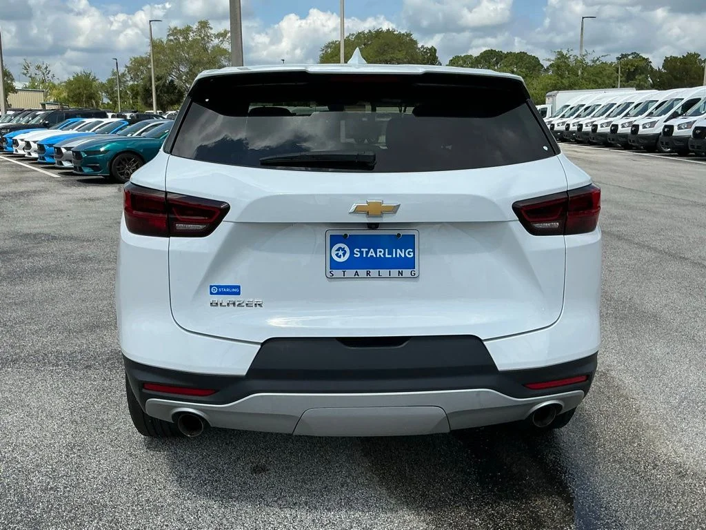 Used 2025 White Chevrolet LT image 4