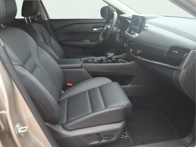 Used 2025 Silver Nissan SL Intelligent AWD image 21