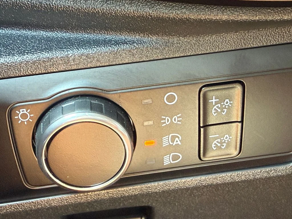 Used 2024 Gray Ford Wildtrak image 19