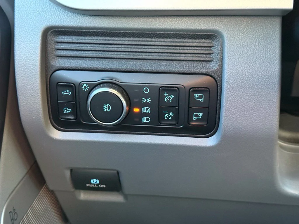 Used 2025 Gray Ford XLT image 21