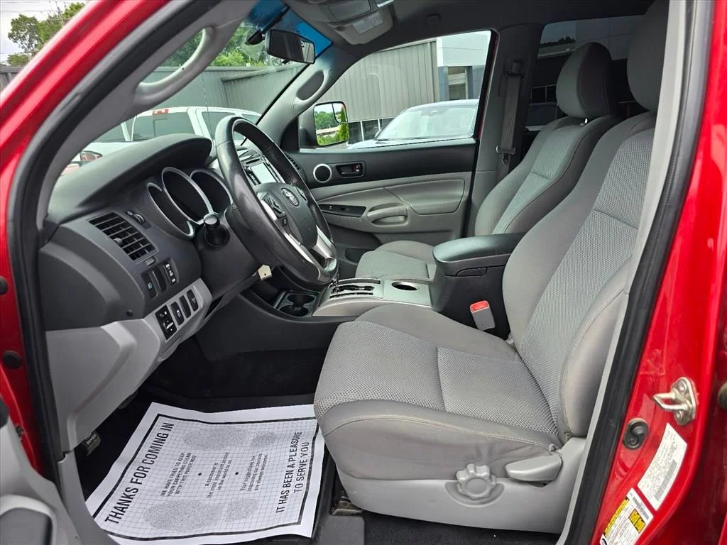 Used 2015 Red Toyota Base image 11