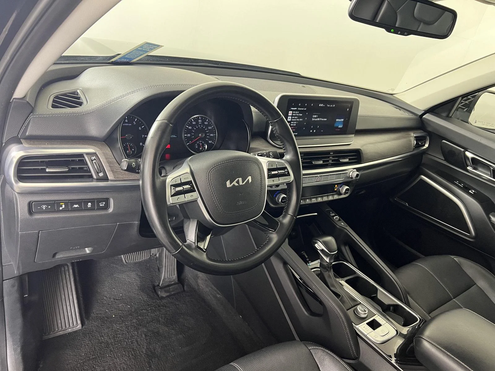Used 2022 Ebony Black Kia EX image 10