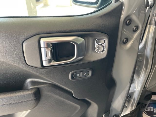 Used 2022 Gray Jeep Rubicon image 11