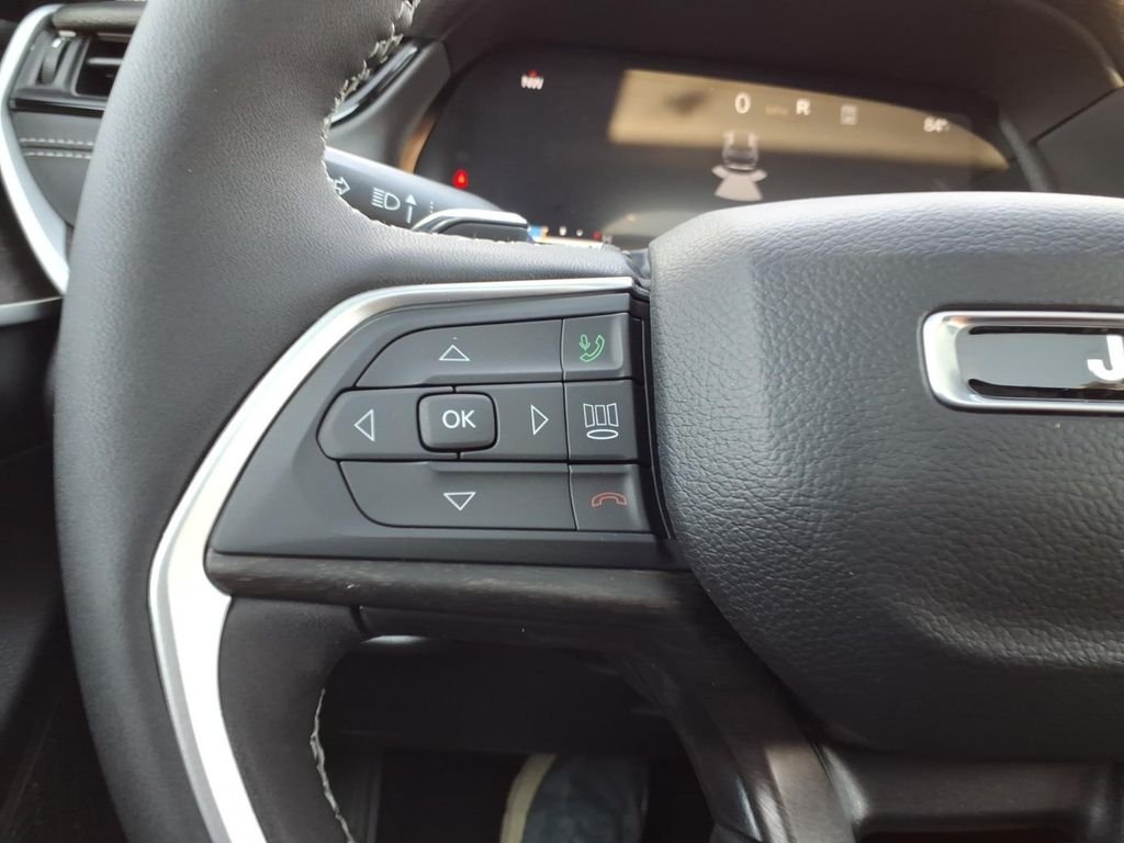 New 2027 High-Gloss Black Paint Jeep Laredo Altitude image 18