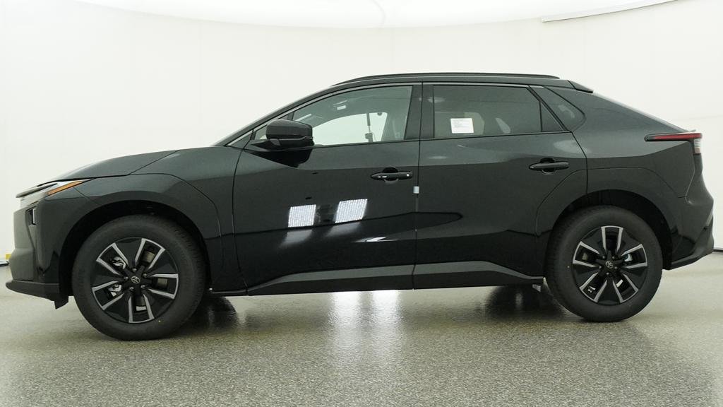 New 2026 Midnight Black Metallic Toyota XLE image 2