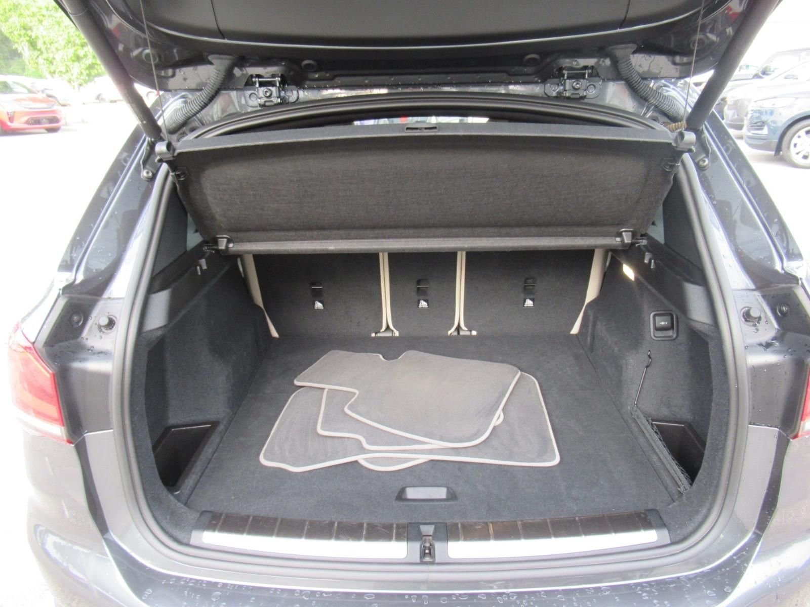 Used 2022 Gray BMW sDrive28i image 34