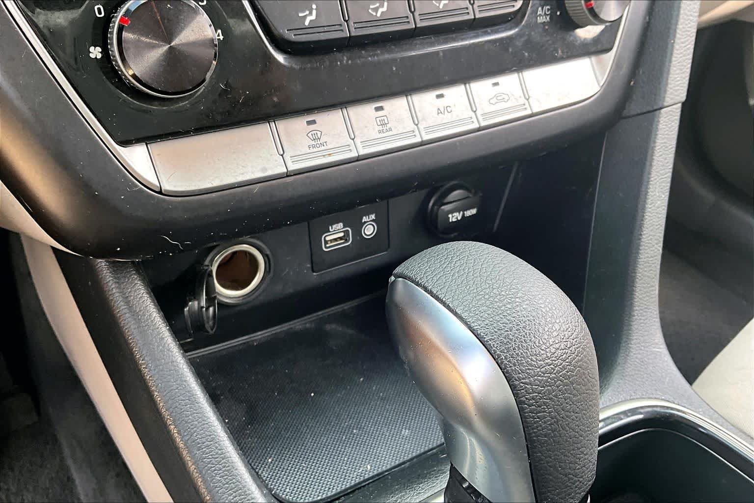 Used 2019 Phantom Black Hyundai SE image 31