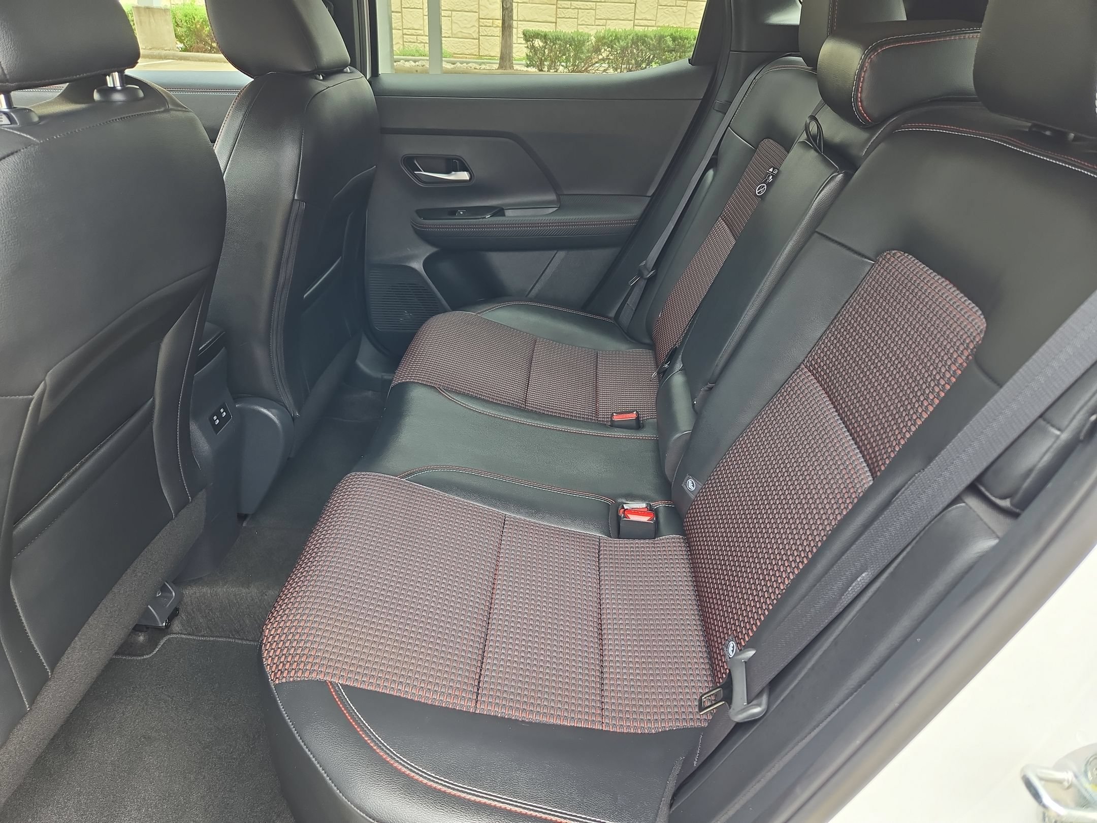 Used 2025 Aspen White Tricoat Nissan SR image 13