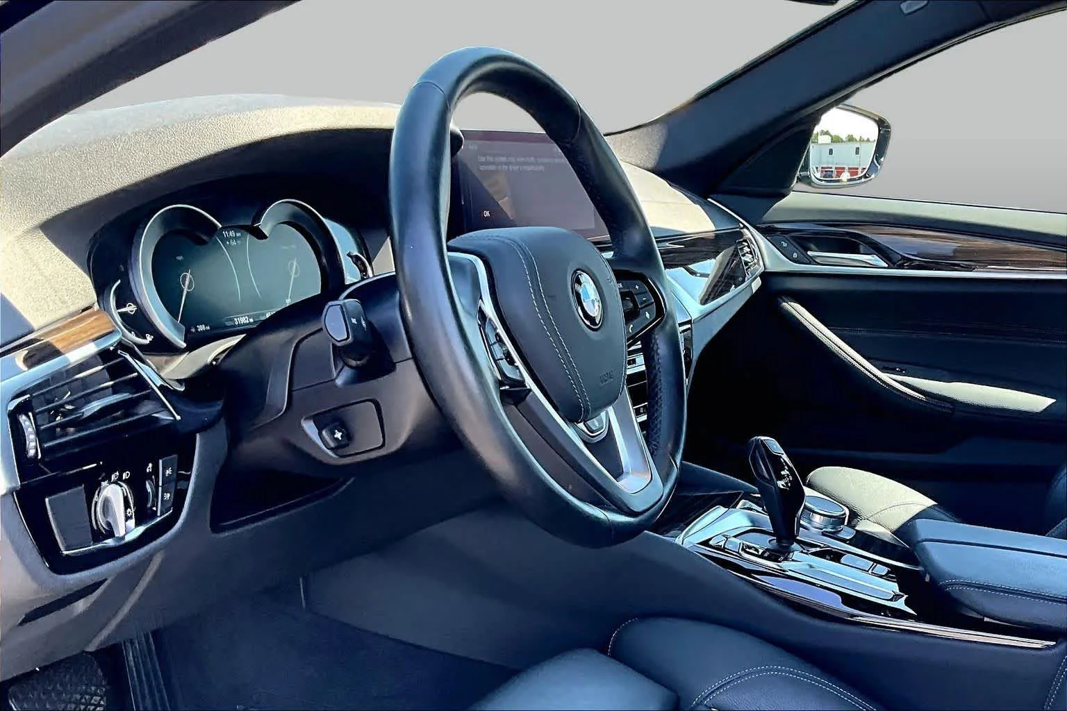 Used 2019 Black Sapphire Metallic BMW 530i xDrive image 17