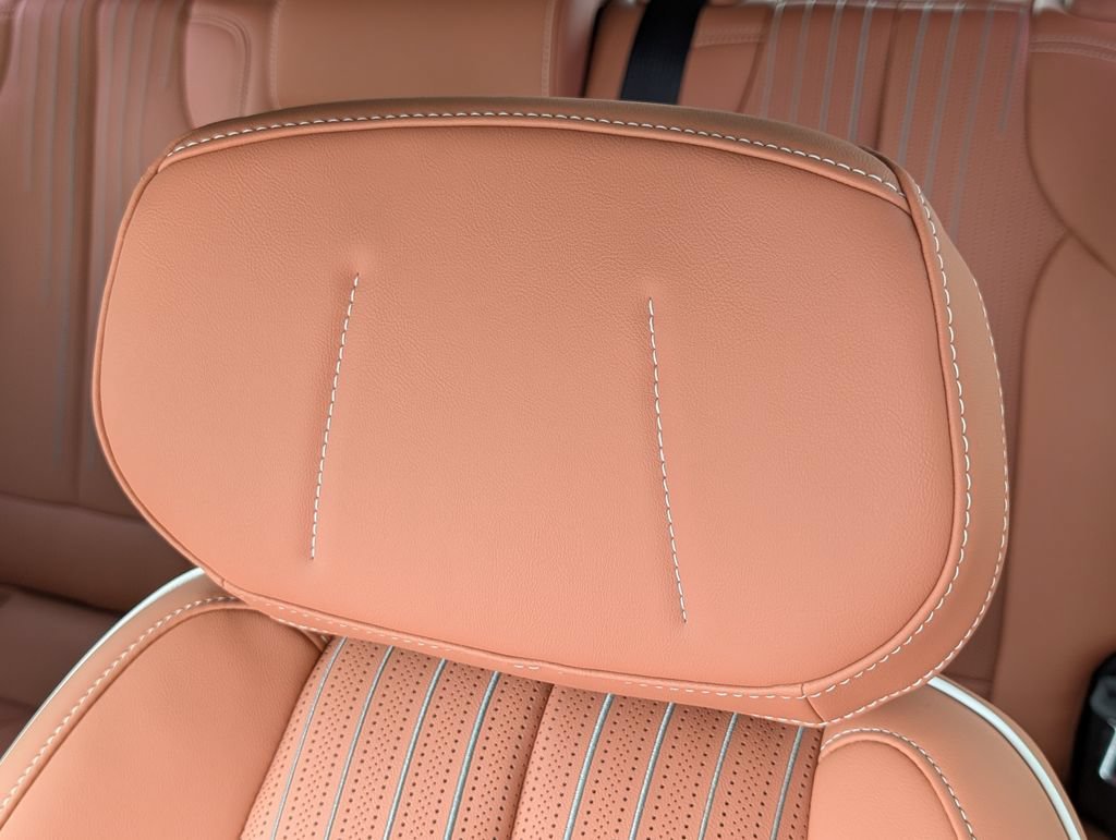 2027 Cadillac OPTIQ Premium Luxury - Photo 13