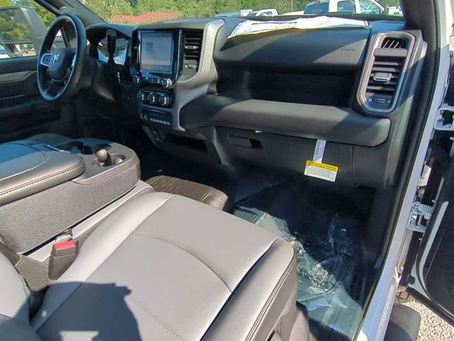 New 2025 Bright White Clearcoat RAM Tradesman image 29