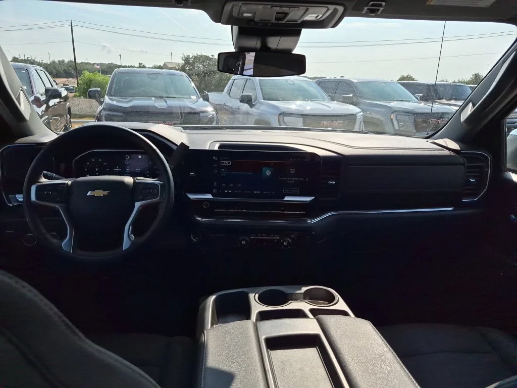 Used 2023 SUMMIT WHITE Chevrolet LT image 27
