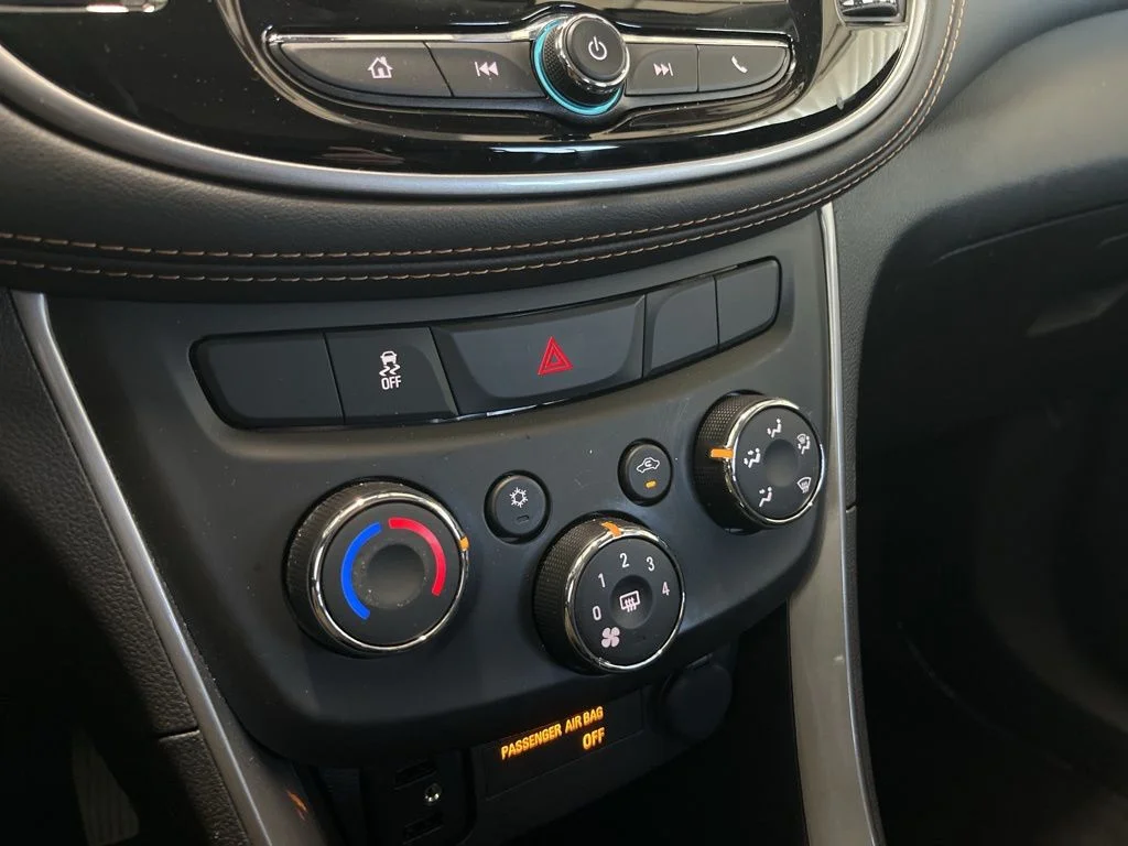 Used 2022 White Chevrolet LT image 14