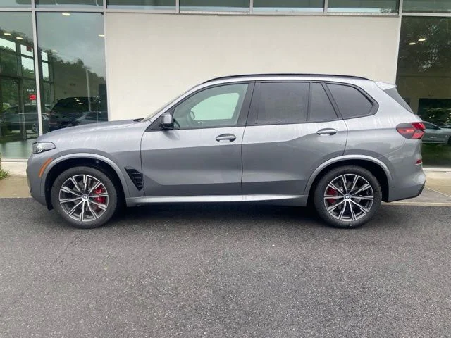 New 2026 Skyscraper Grey Metallic BMW xDrive40i image 2