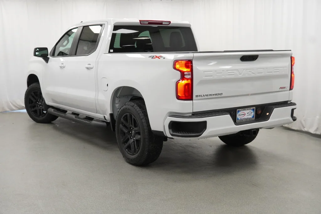 New 2026 Summit White Chevrolet RST image 5