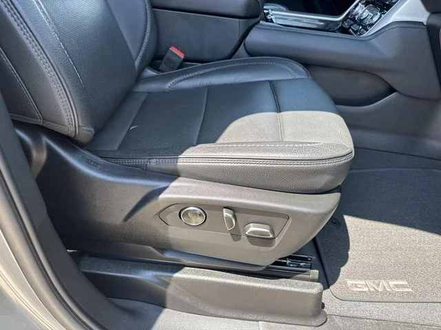 Used 2024 Silver GMC Denali image 29