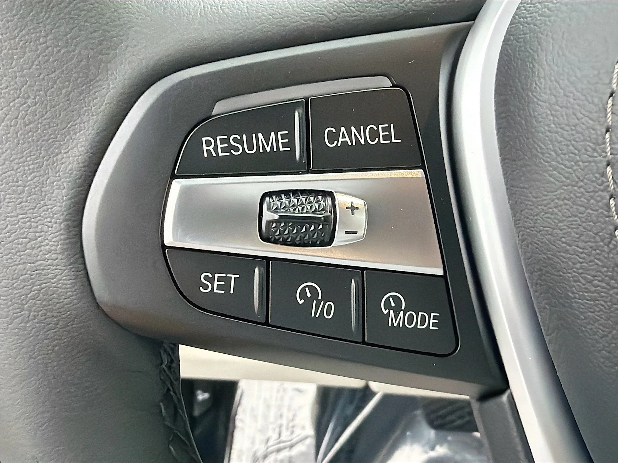 New 2026 Mineral White Metallic BMW xDrive40i image 37